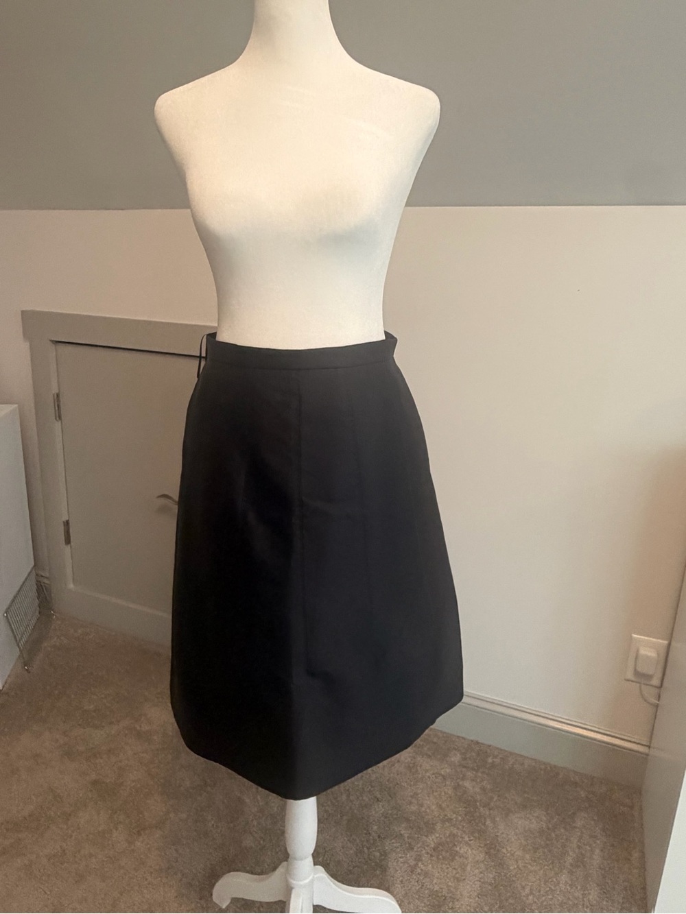 LOUIS VUITTON Black Silk Lined A-Line Knee Length Skirt Zipper Pull FR 34 US 2